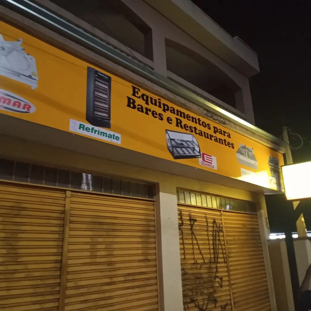 Fachada para equipamentos